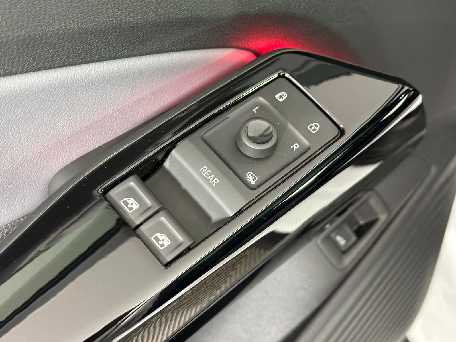 Used 2023 Volkswagen ID.4 Pro S image 39