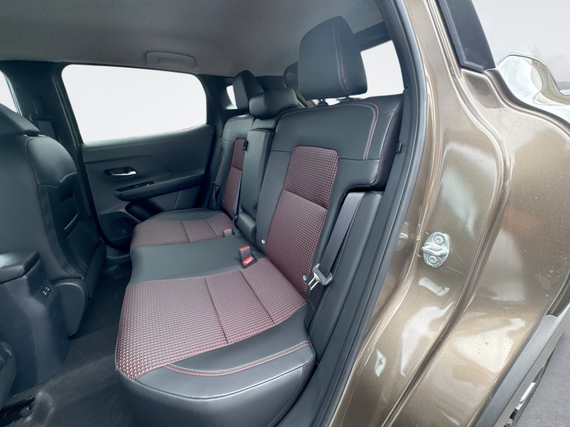 New 2027 Nissan Kicks SR FWD image 14