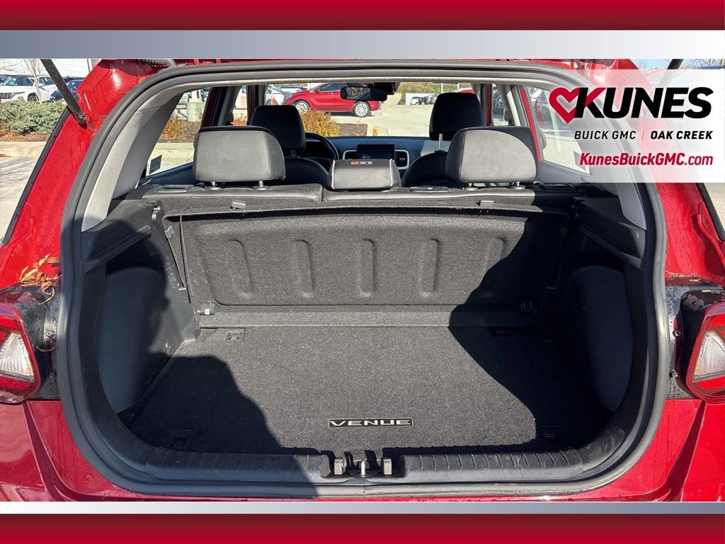 Used 2023 Hyundai Venue Limited w/ Cargo Package image 7