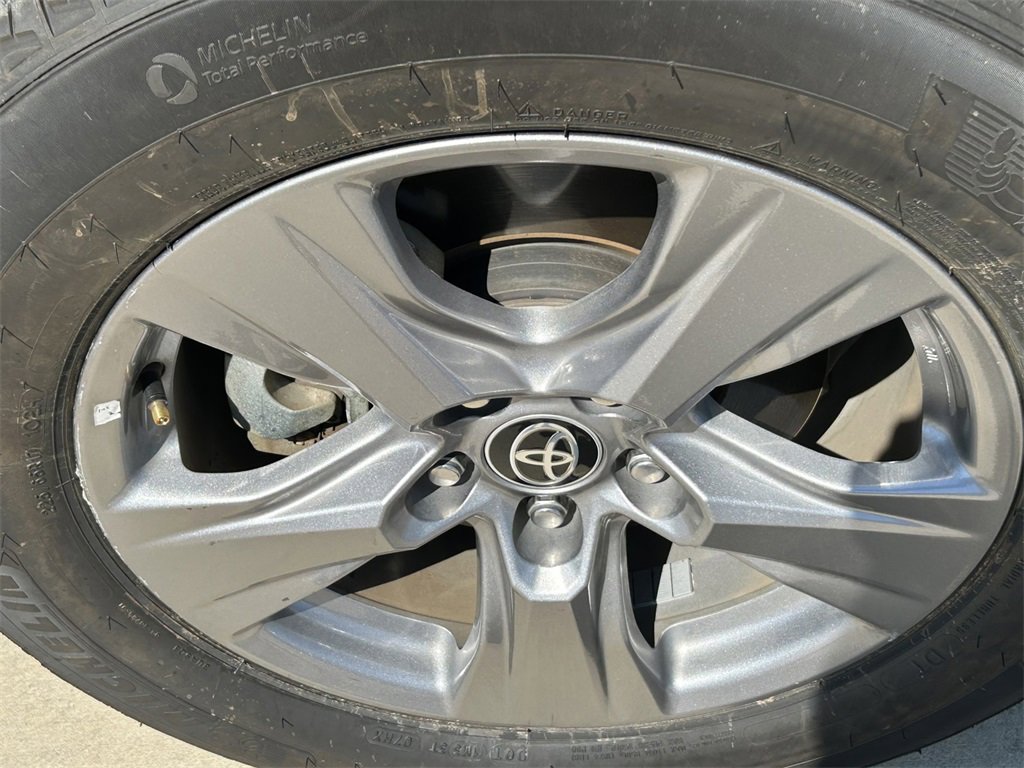 Used 2022 Toyota RAV4 XLE image 9