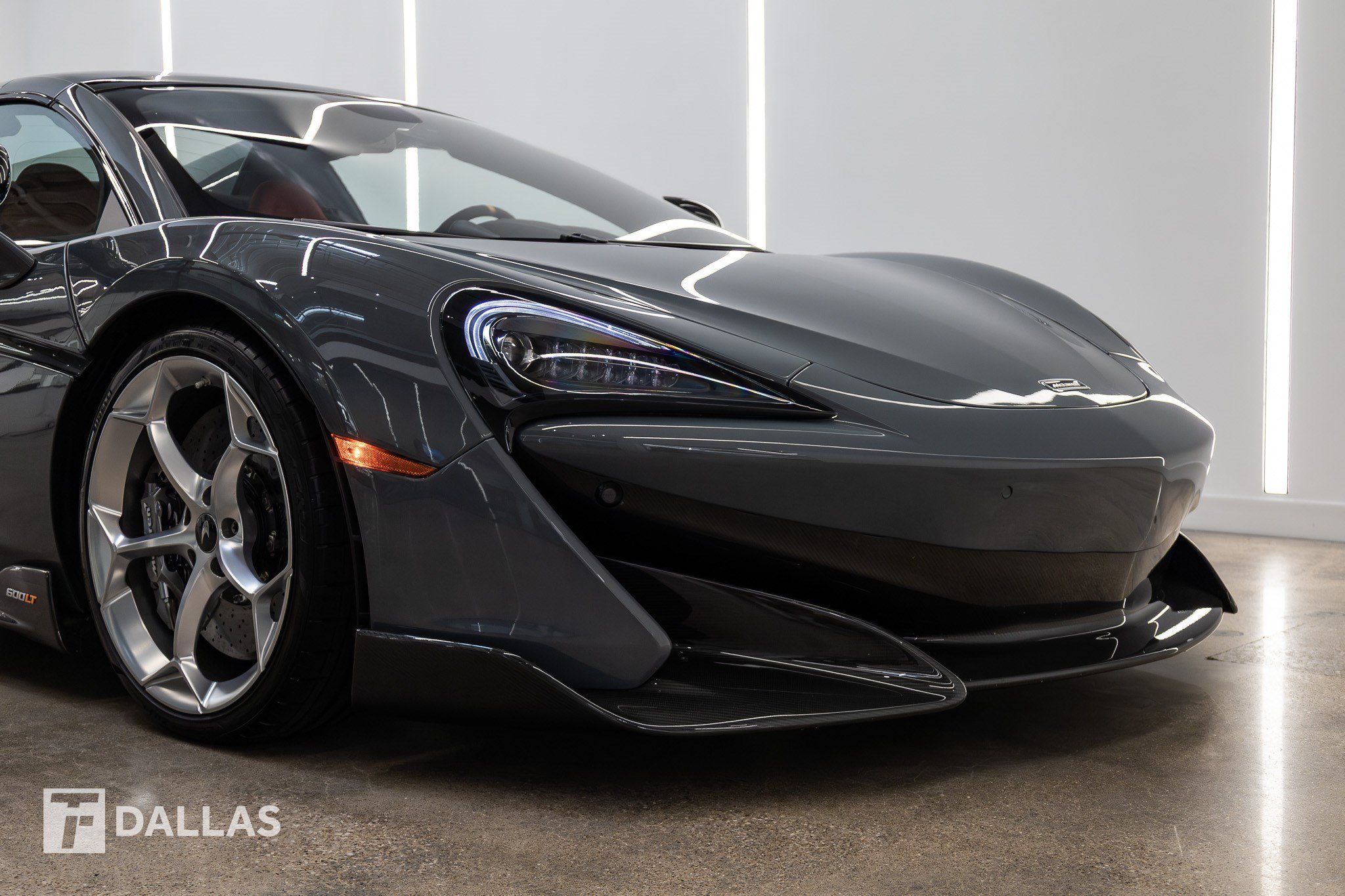 Used 2020 McLaren 600LT Spider RWD image 24