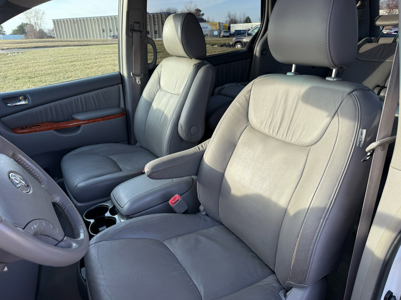 Used 2009 Toyota Sienna XLE image 14