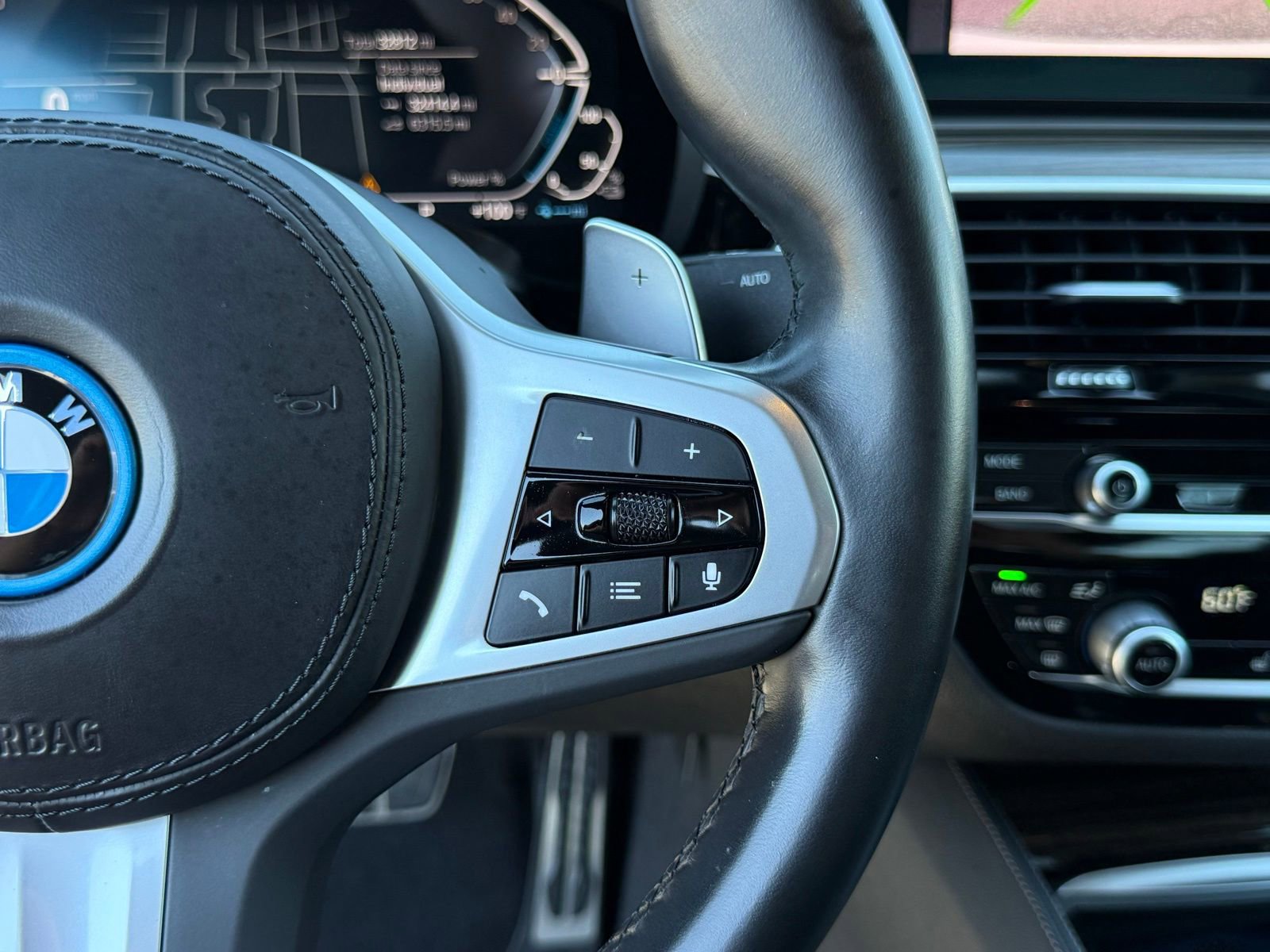 Used 2023 BMW 530e 530e iPerformance w/ M Sport Package image 25