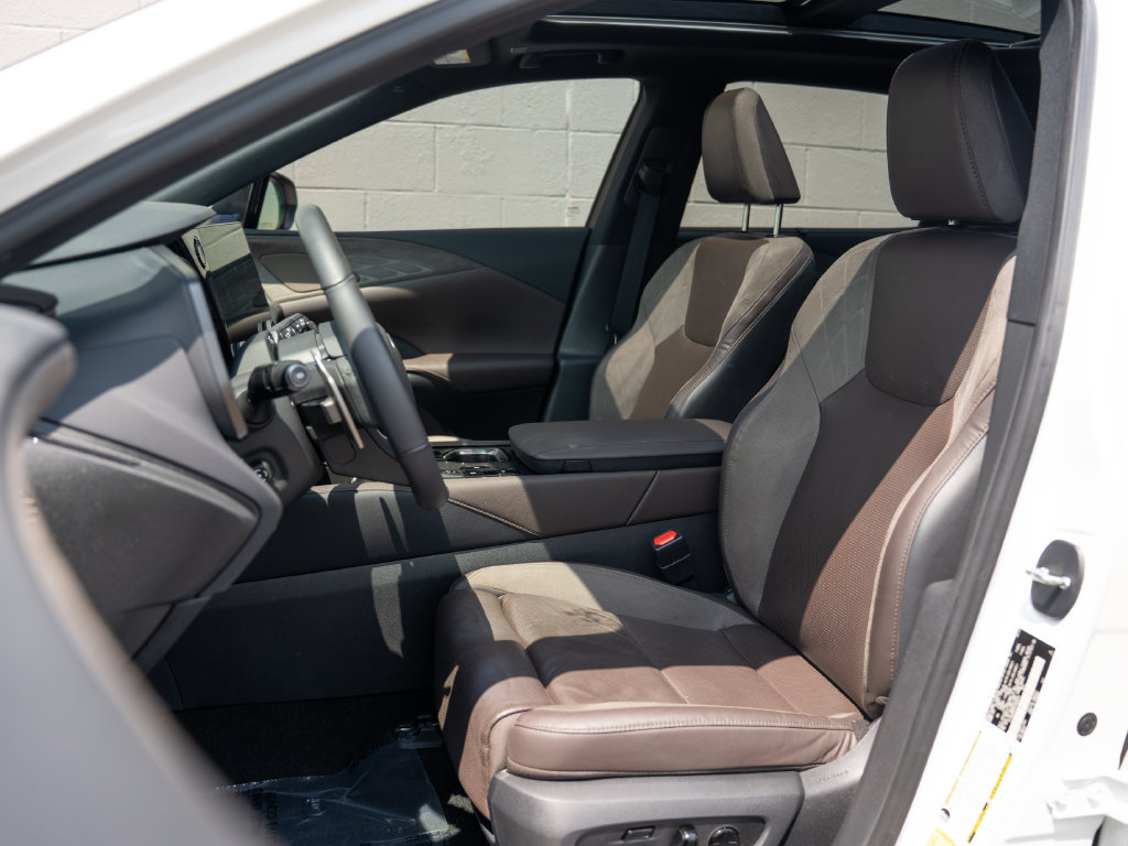 Used 2023 Lexus RX 350 FWD w/ Cold Area Package image 6