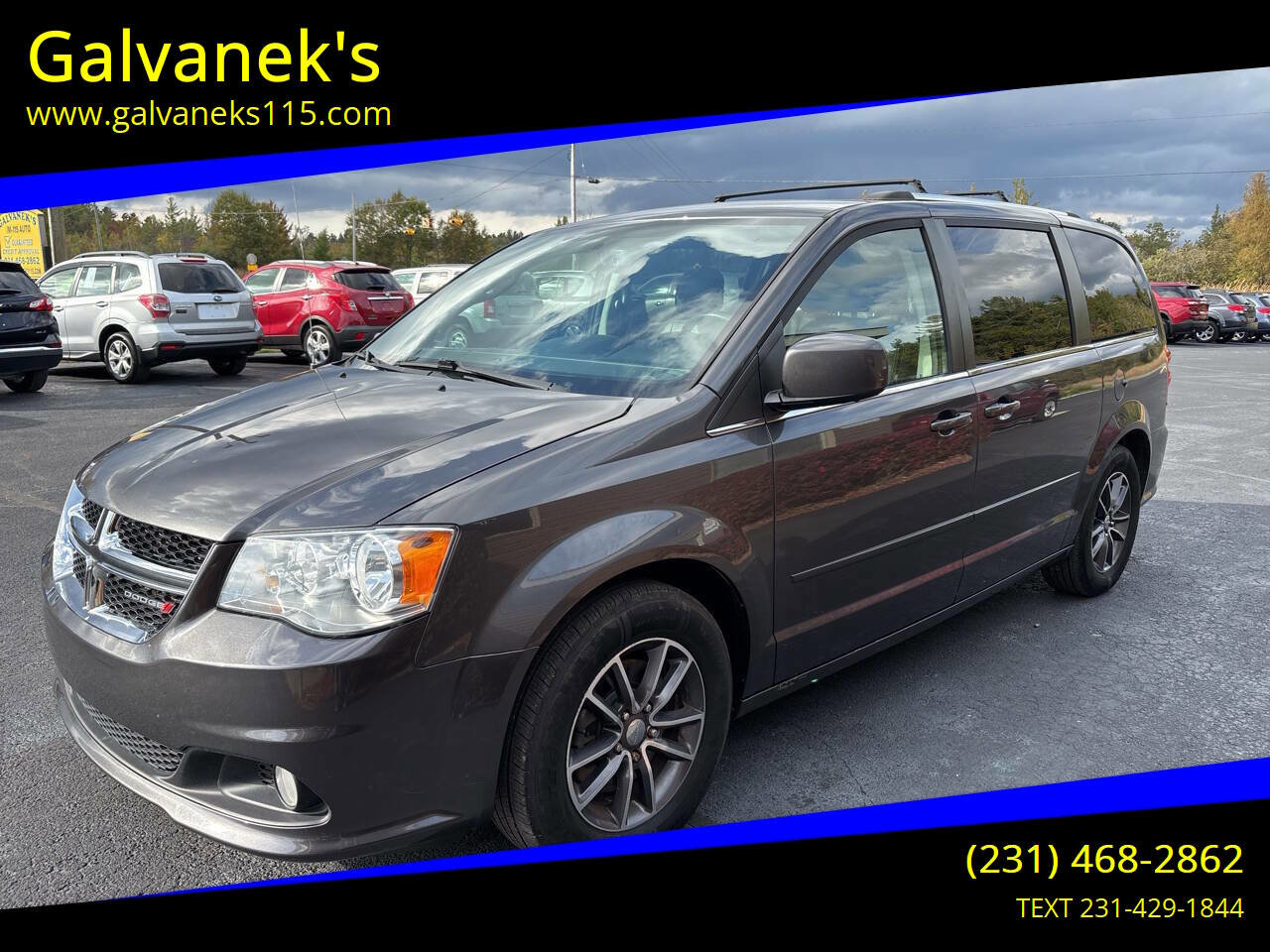 Used 2017 Dodge Grand Caravan SXT image 1