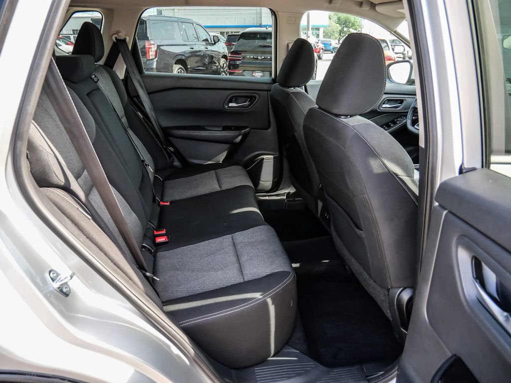 Used 2025 Nissan Rogue SV AWD/4WD image 19
