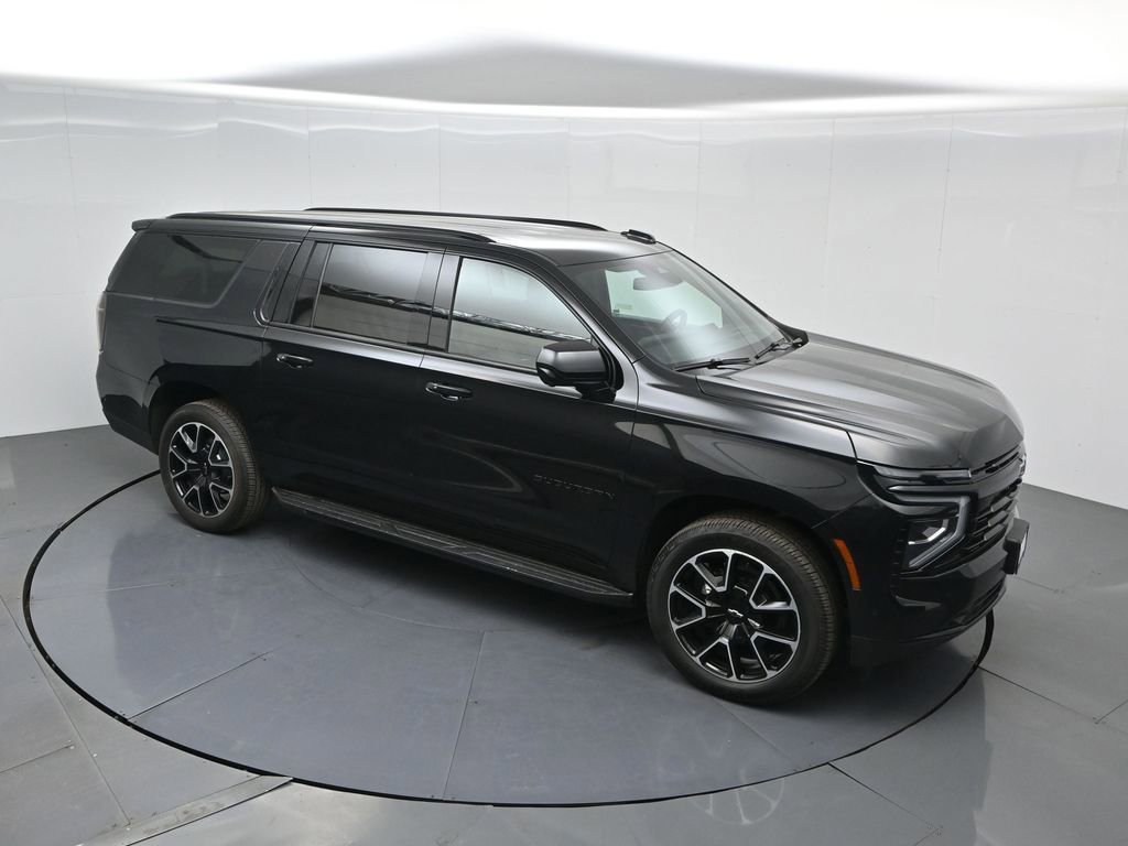 Used 2025 Chevrolet Suburban RST image 32