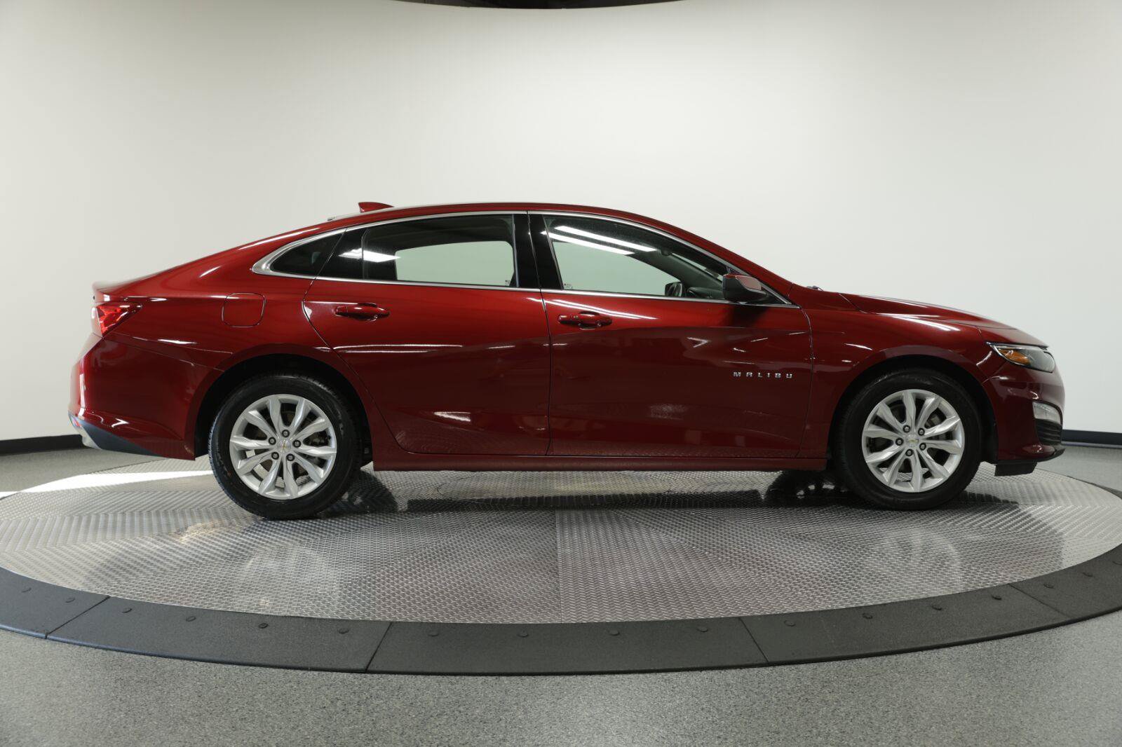 Used 2025 Chevrolet Malibu LT FWD image 9