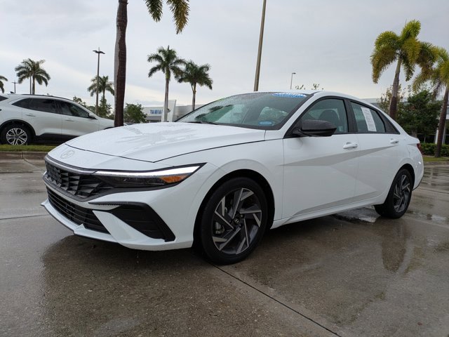 Used 2025 Hyundai Elantra Sport image 7