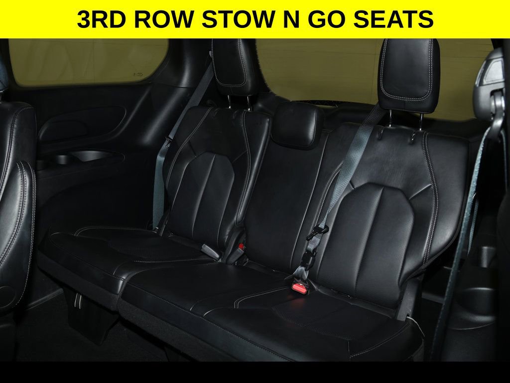 Used 2025 Chrysler Pacifica Select FWD image 11