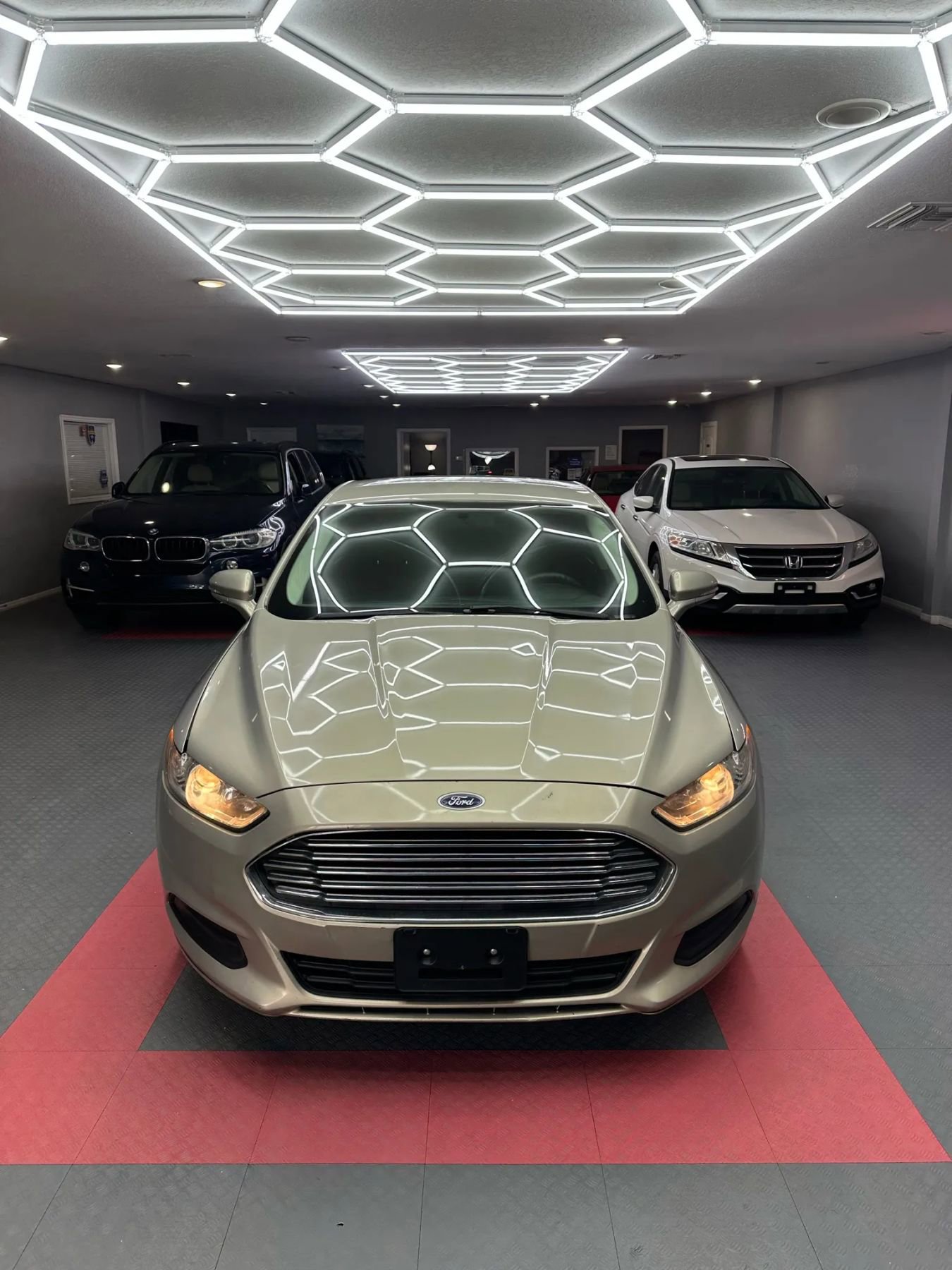 Used 2016 Ford Fusion SE image 4