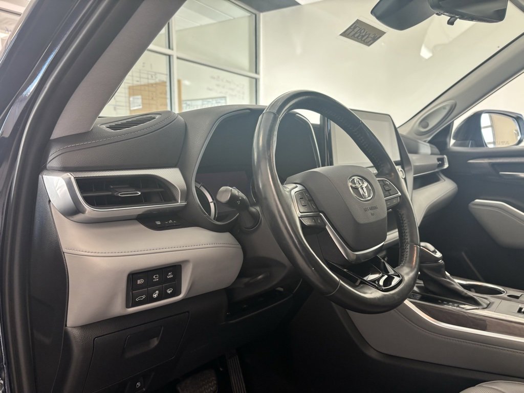 Certified 2021 Toyota Highlander Platinum image 15