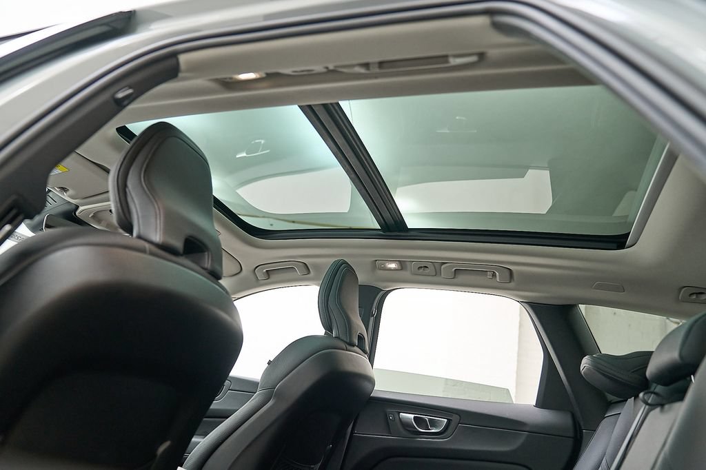 Certified 2024 Volvo XC60 T8 Plus AWD/4WD image 22
