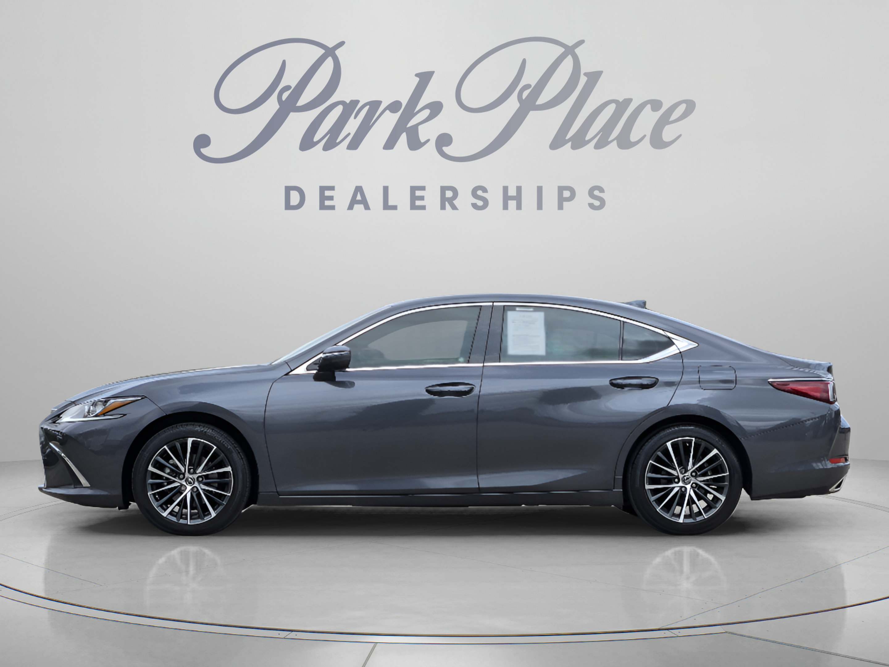 Used 2025 Lexus ES 350 w/ Premium Package FWD image 2