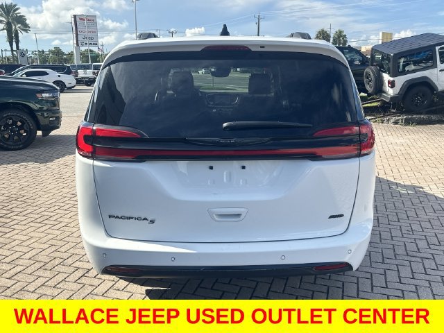 Used 2023 Chrysler Pacifica Touring-L w/ S Appearance Package AWD/4WD image 7