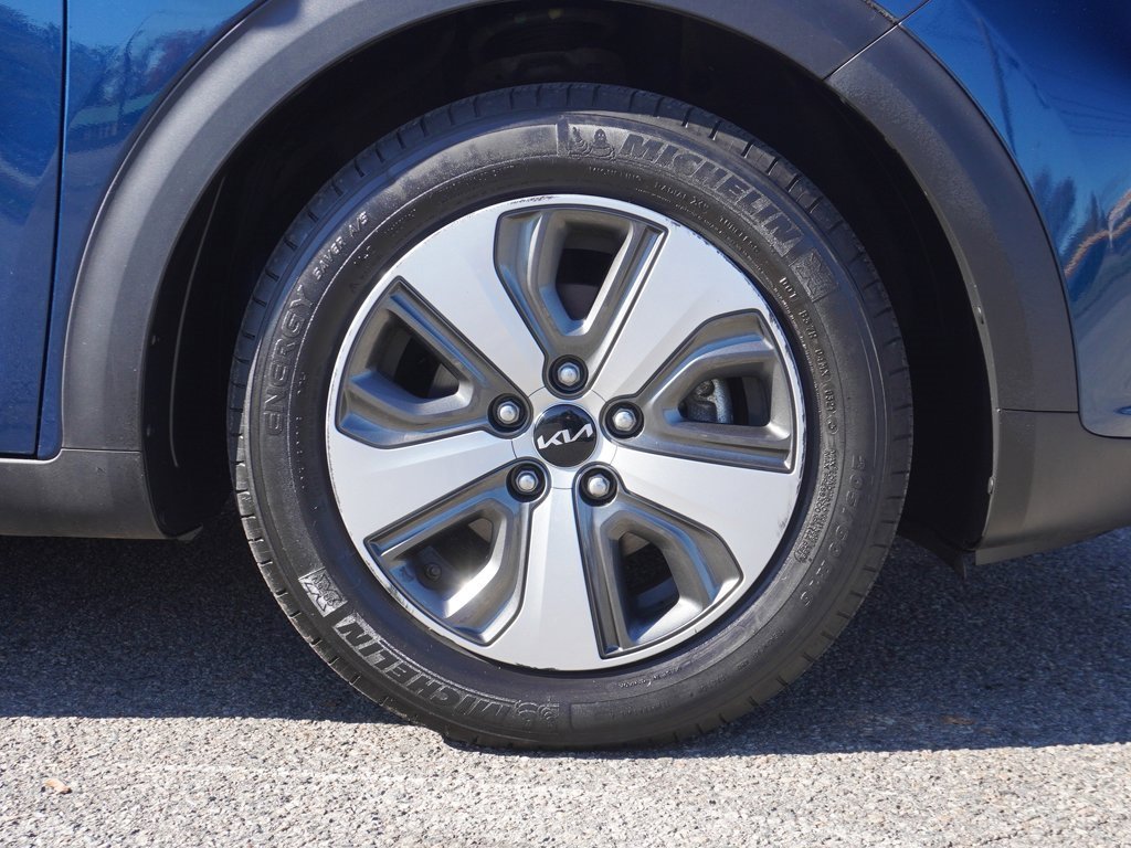 Used 2022 Kia Niro LX image 18