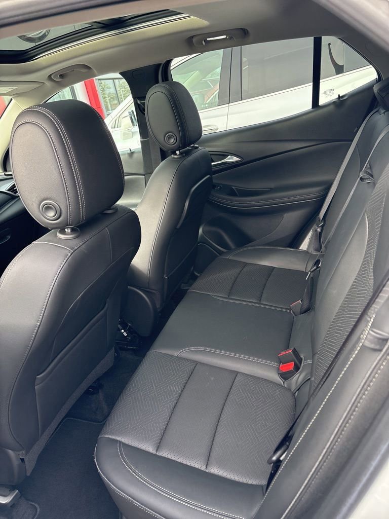 Used 2022 Buick Encore GX Essence w/ Experience Buick Package image 3