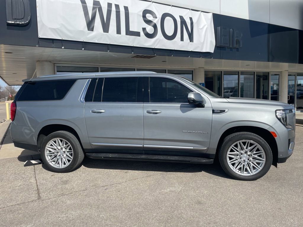 Used 2024 GMC Yukon XL Denali w/ Advanced Technology Package AWD/4WD image 2