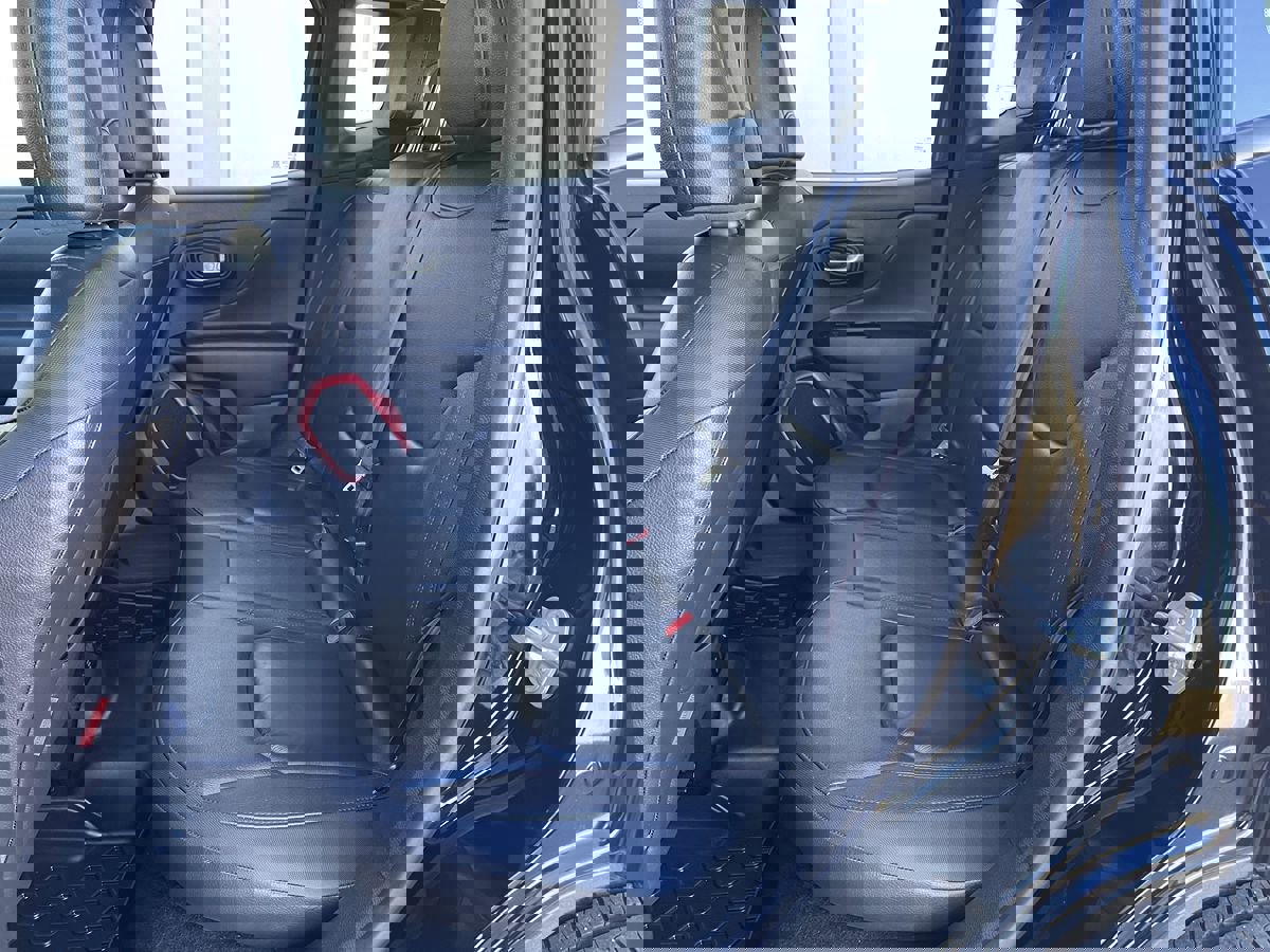 Used 2016 Jeep Renegade Trailhawk w/ Premium Trailhawk Package image 19