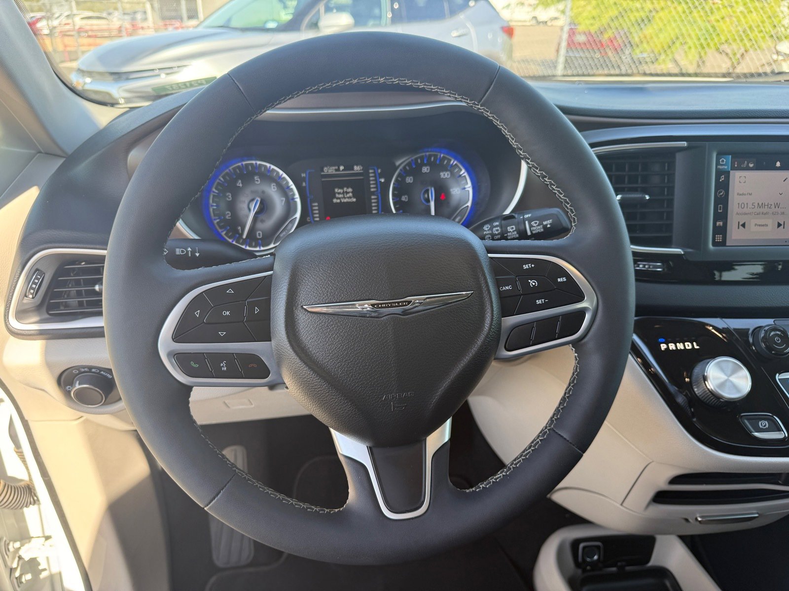 Used 2022 Chrysler Voyager LX image 12