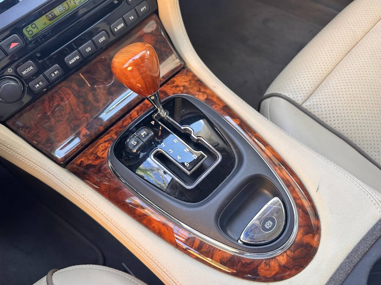 Used 2008 Jaguar XJ8 RWD image 21