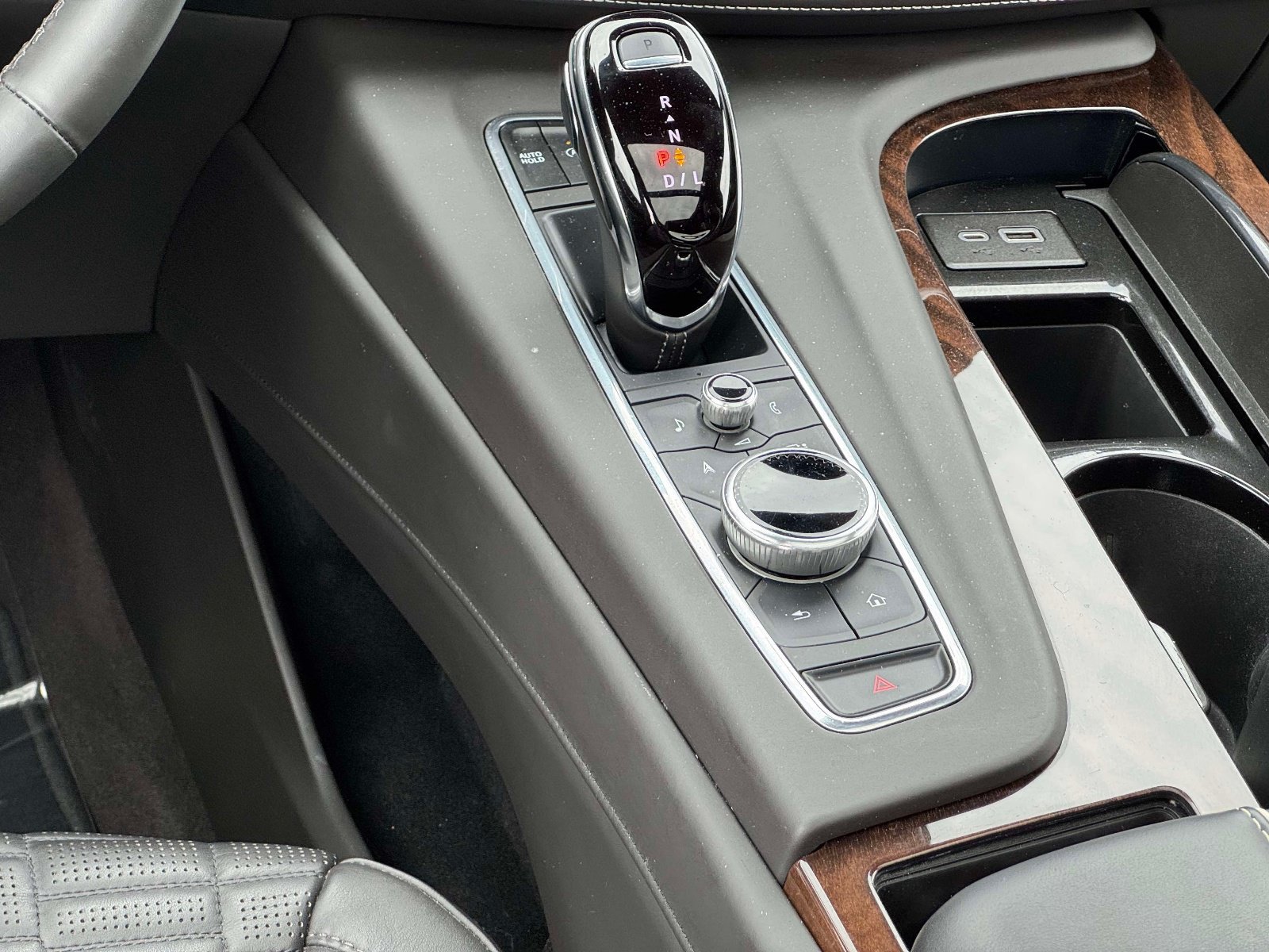 Certified 2022 Cadillac Escalade Premium Luxury Platinum AWD/4WD image 5