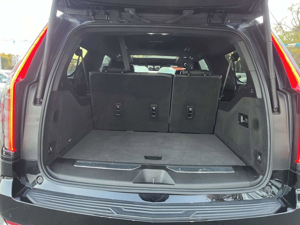 Used 2022 Cadillac Escalade ESV Premium Luxury image 10
