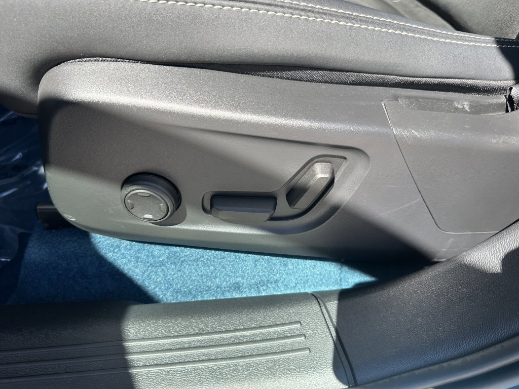 Used 2023 Volvo C40 P8 Recharge Ultimate image 29