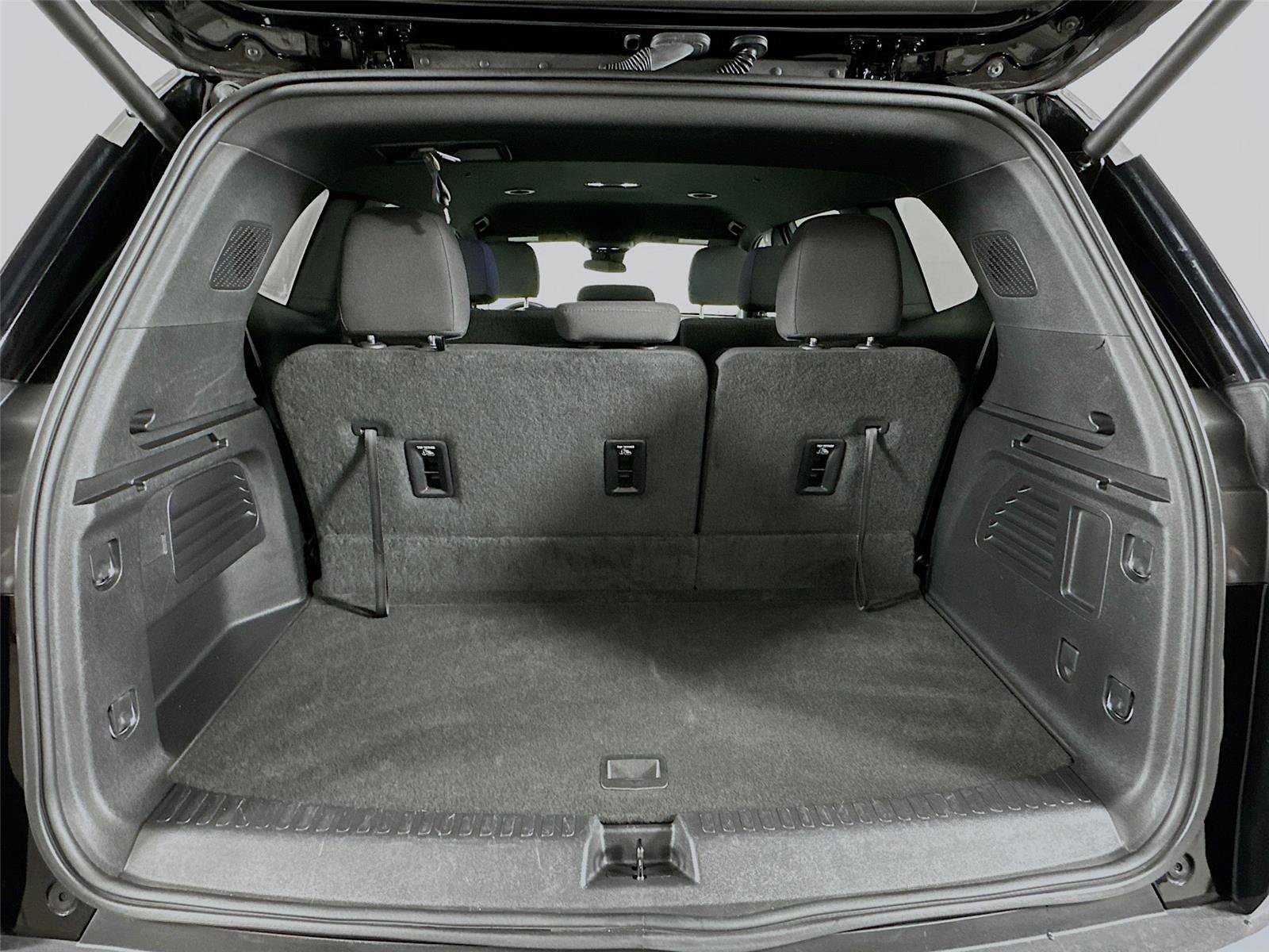 Used 2025 GMC Acadia Elevation image 26