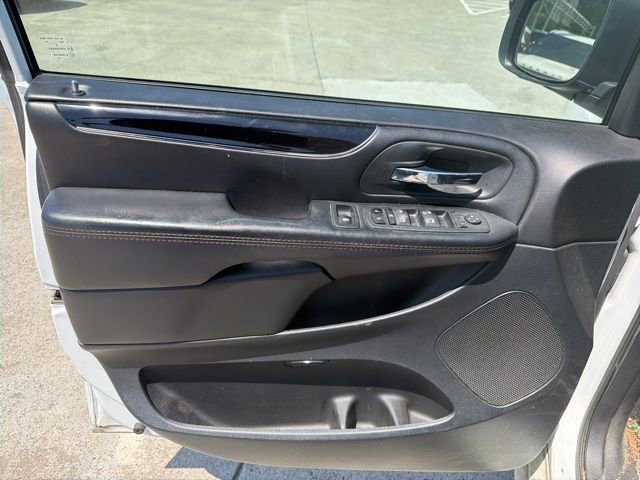 Used 2019 Dodge Grand Caravan SXT FWD image 19