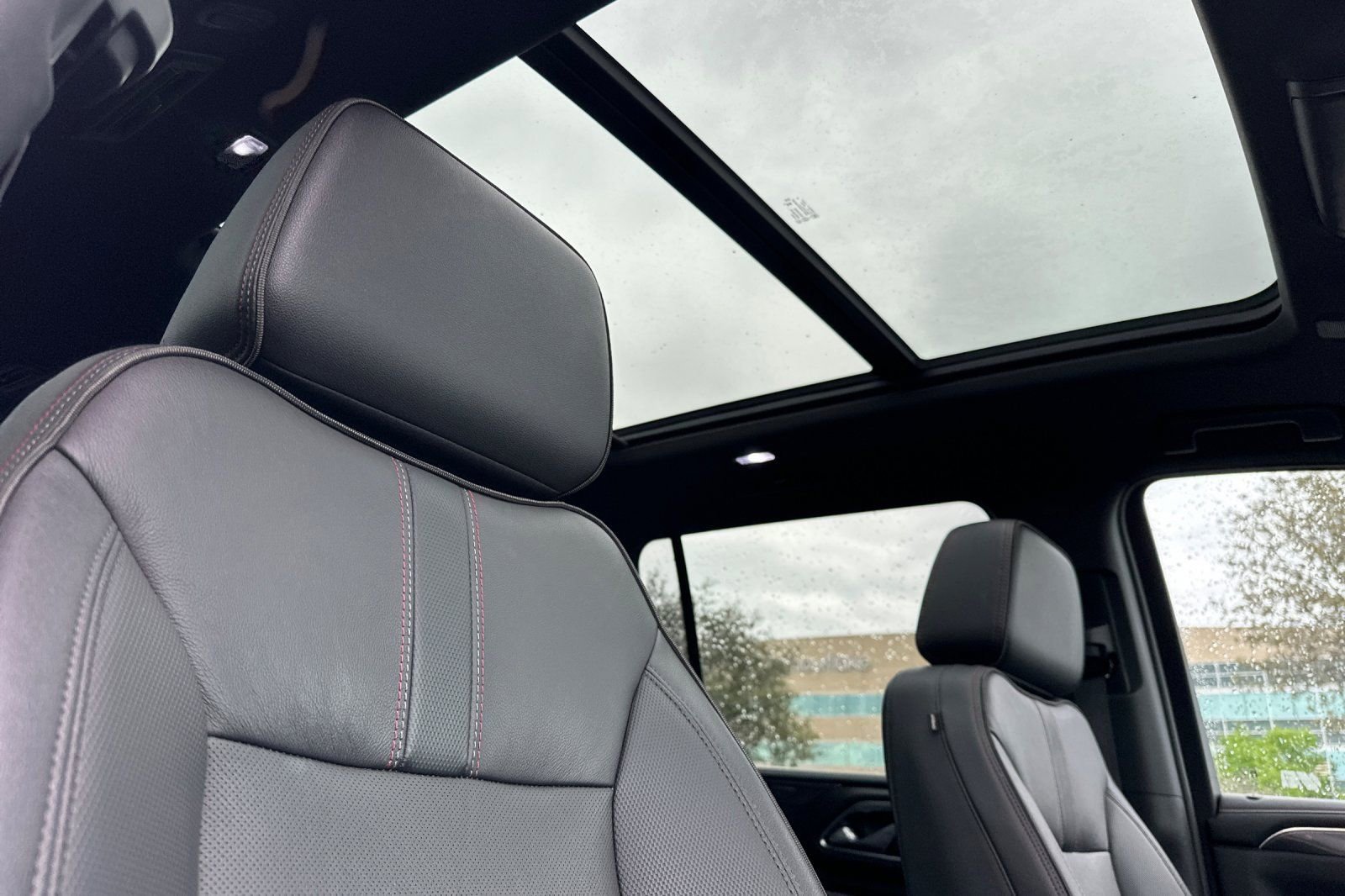 Used 2023 Chevrolet Suburban RST w/ Luxury Package image 21