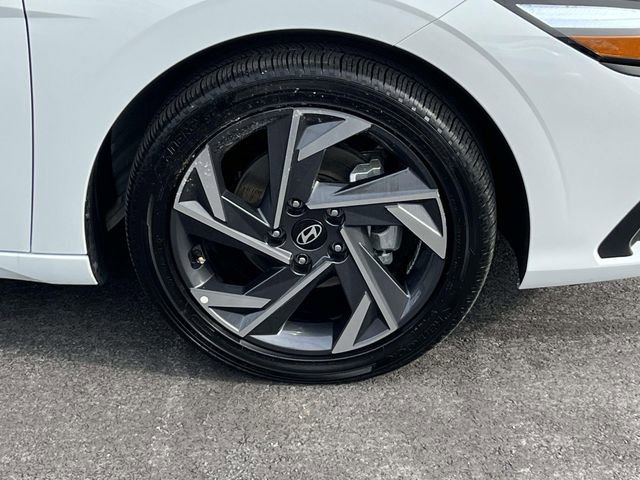 Certified 2025 Hyundai Elantra SEL image 7