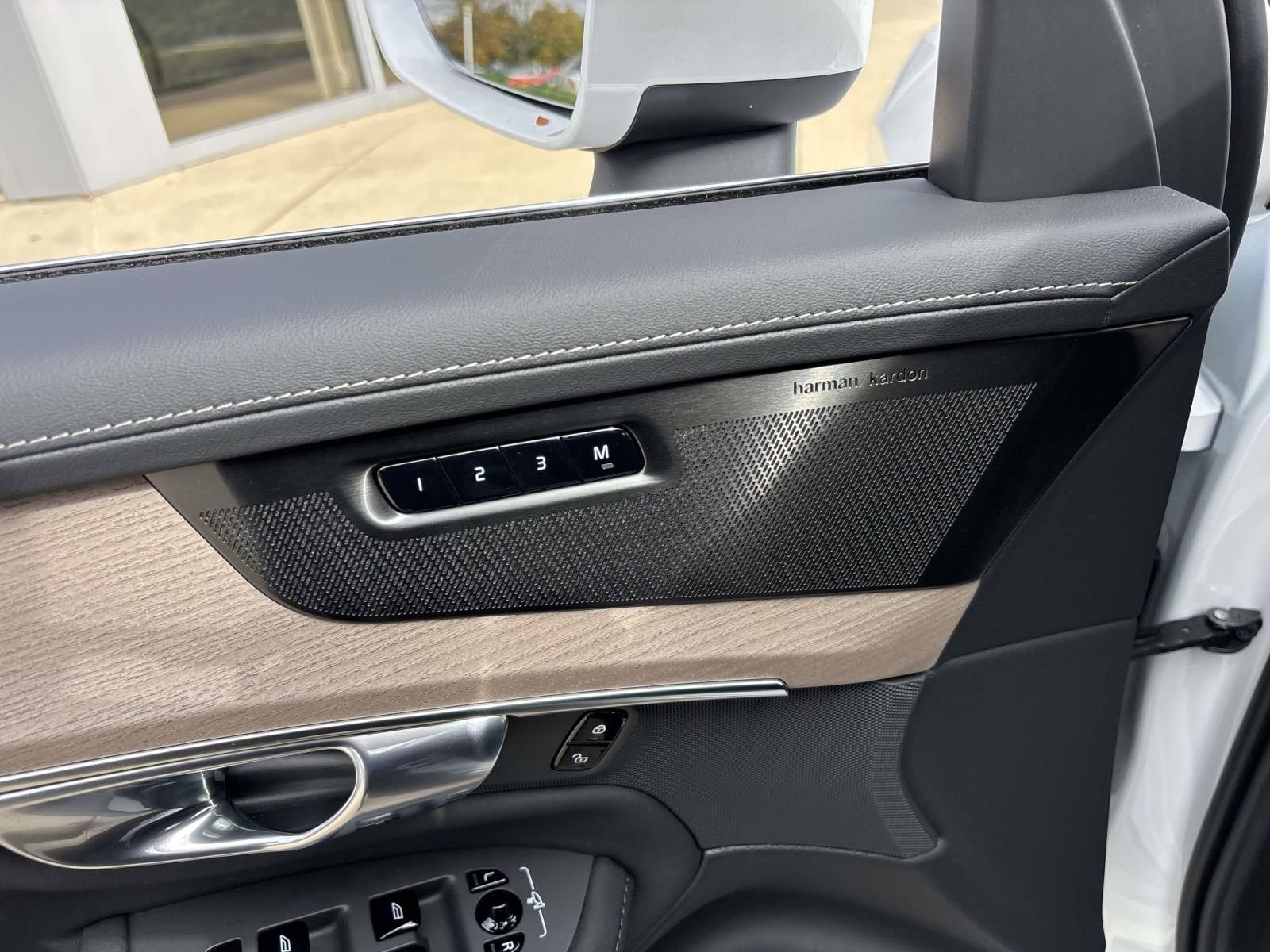 New 2026 Volvo XC90 B6 Plus w/ Protection Package Premier image 12