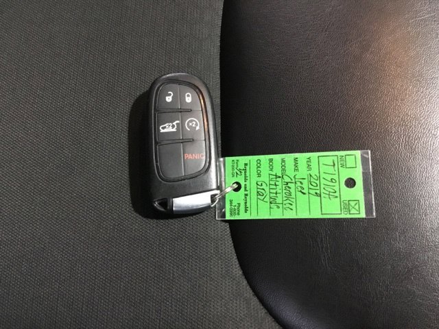Used 2019 Jeep Cherokee Latitude Plus AWD/4WD image 49