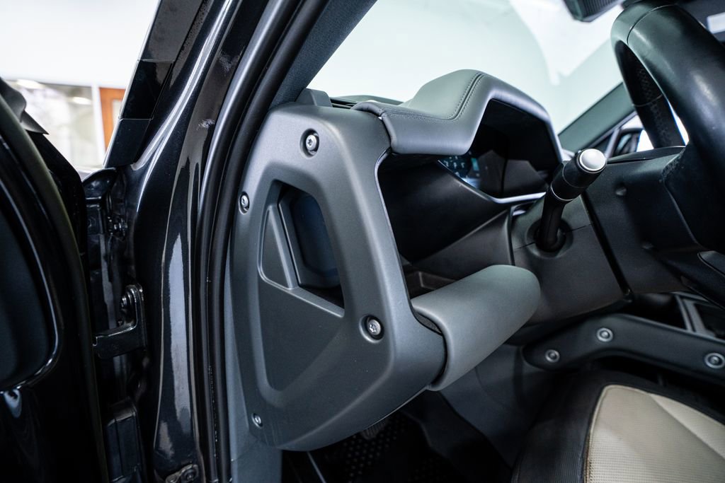 Used 2023 Land Rover Defender 130 X-Dynamic SE image 40