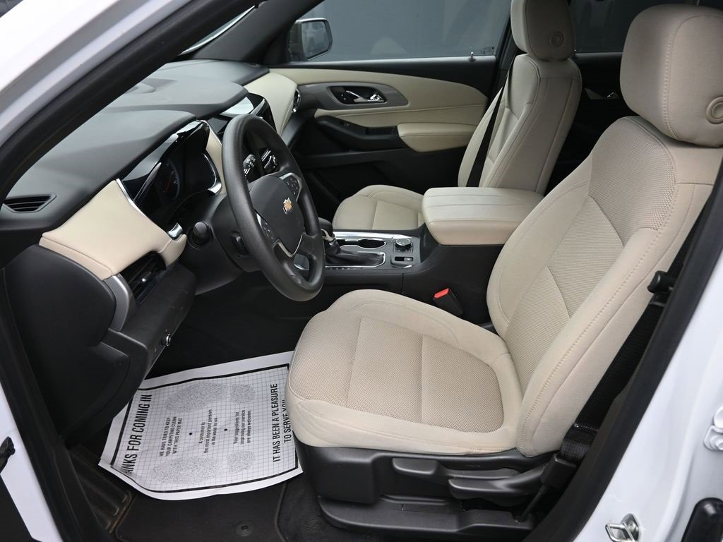 Used 2023 Chevrolet Traverse LS image 12