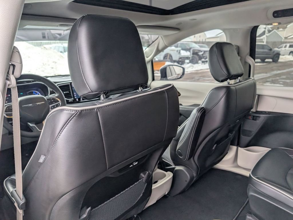 Used 2023 Chrysler Pacifica Touring-L image 40