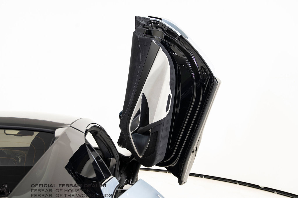Used 2022 McLaren 765LT RWD image 25