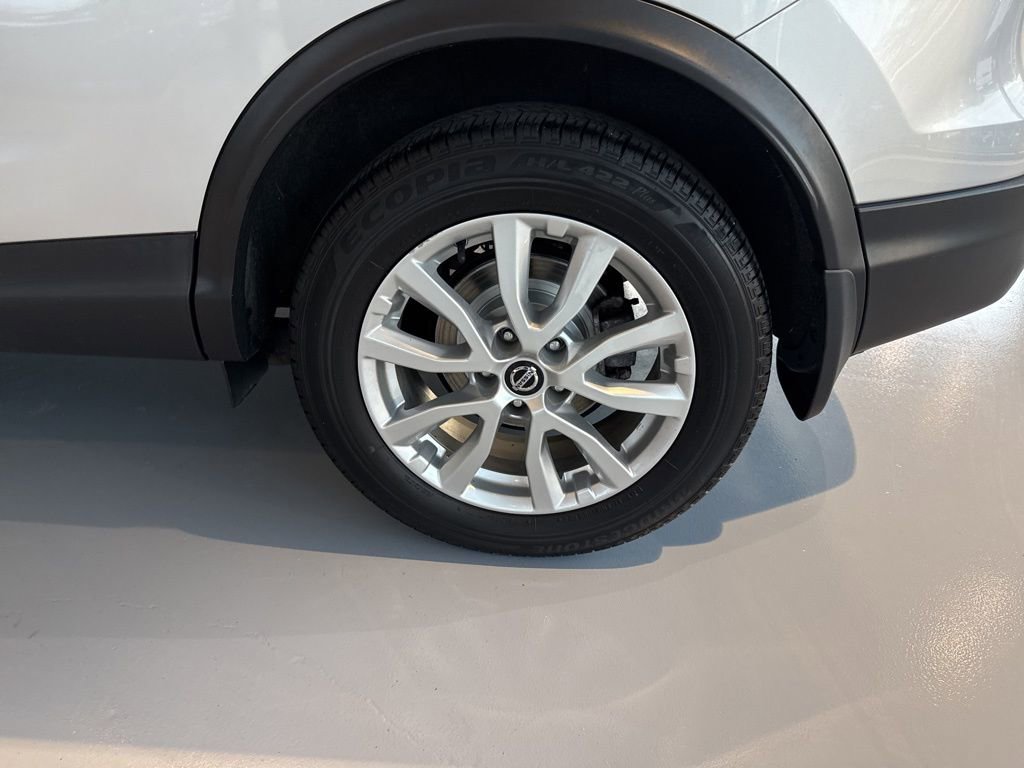 Used 2022 Nissan Rogue Sport SV image 7