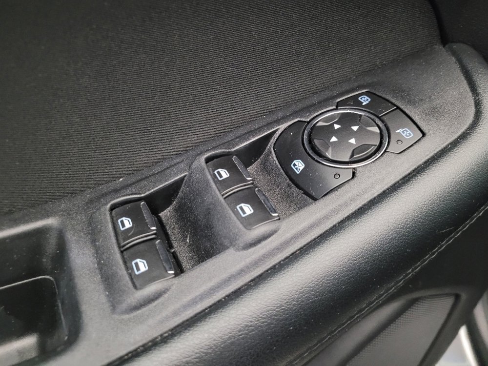 Used 2017 Ford Edge SE w/ Cargo Accessory Package image 27