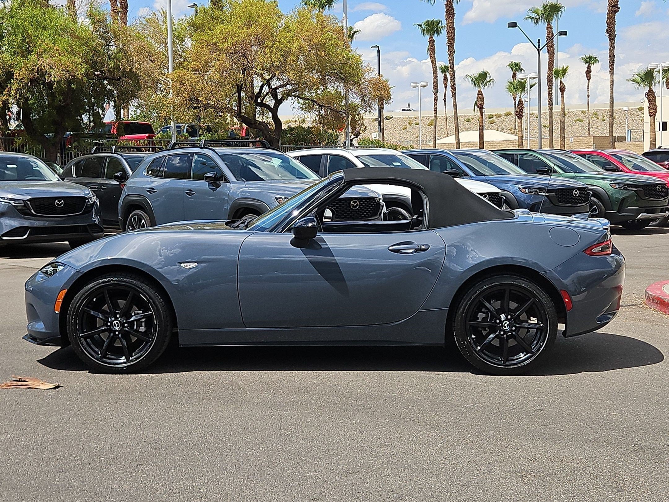 Used 2020 MAZDA MX-5 Miata Club RWD image 2