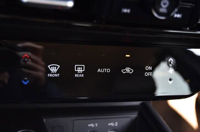 New 2025 Nissan Kicks SR image 18