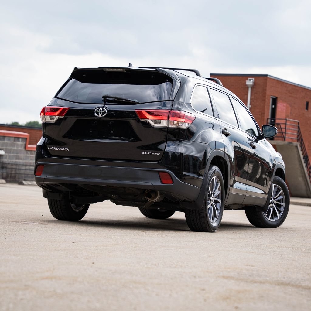 Used 2019 Toyota Highlander XLE AWD/4WD image 6