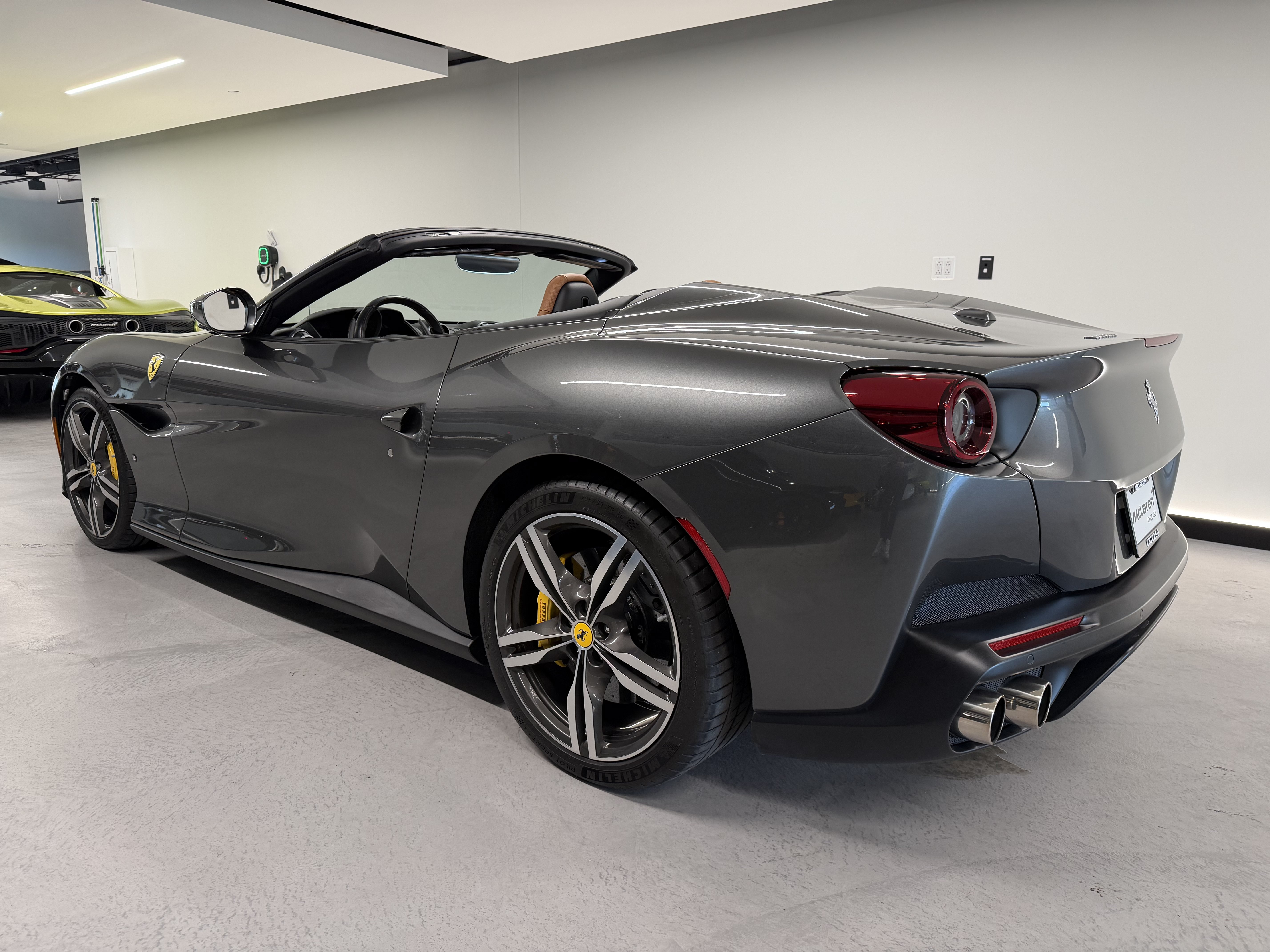 Used 2019 Ferrari Portofino RWD image 4