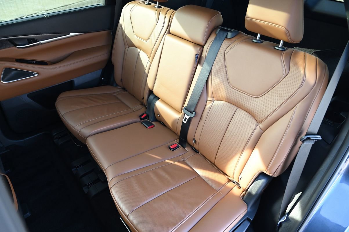 Used 2025 INFINITI QX60 Sensory image 40