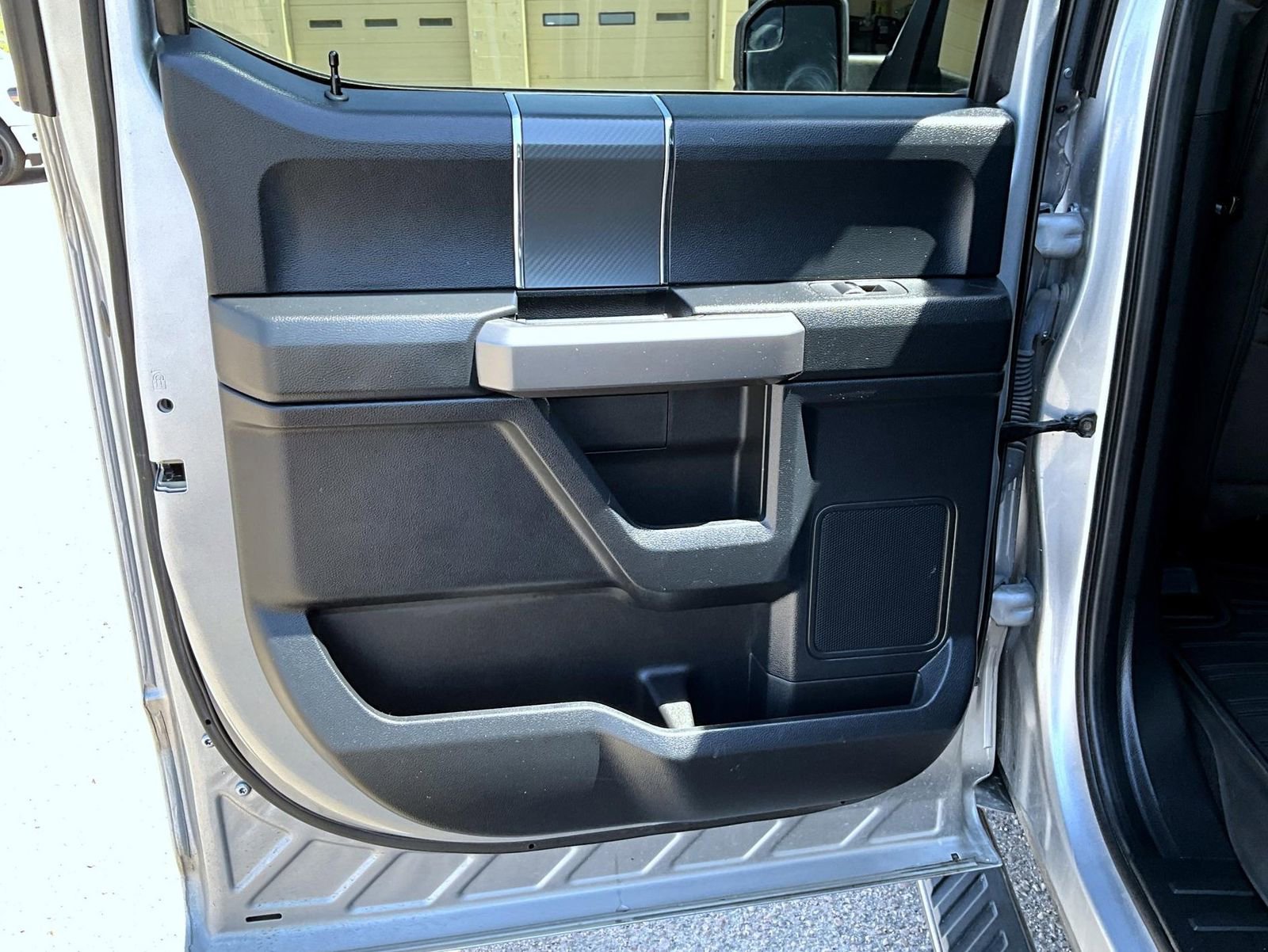Used 2020 Ford F150 XLT w/ Equipment Group 302A Luxury AWD/4WD image 21