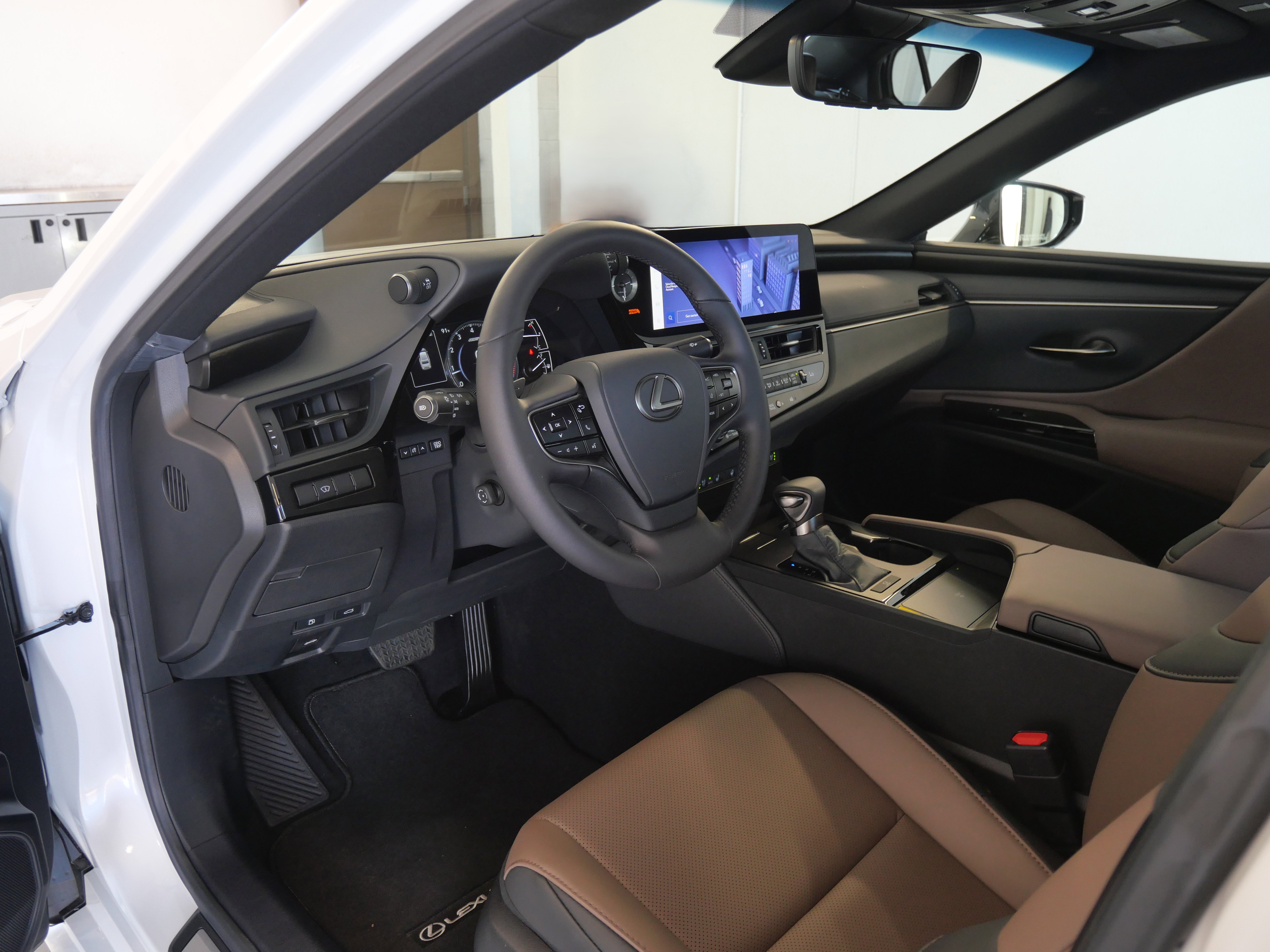 Used 2025 Lexus ES 350 w/ Premium Package image 18