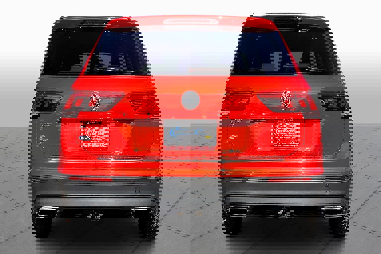 Used 2019 Volkswagen Tiguan SE w/ Panoramic Sunroof Package image 4