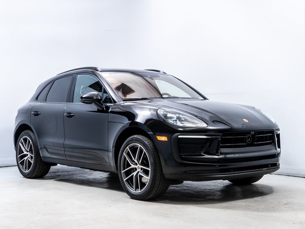 Used 2025 Porsche Macan image 9