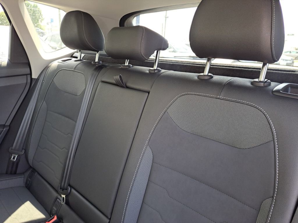 New 2025 Volkswagen Taos SE image 25